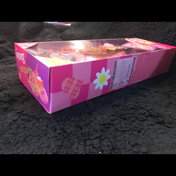 1998 Make A Valentine Special Edition Barbie - Picture 4 of 6